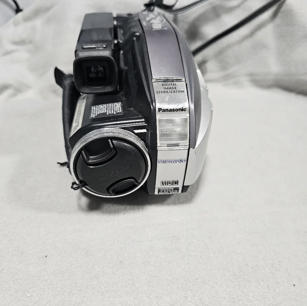 Vintage Quasar Palmcorder VHS Digital Camcorder. No Battery Untested